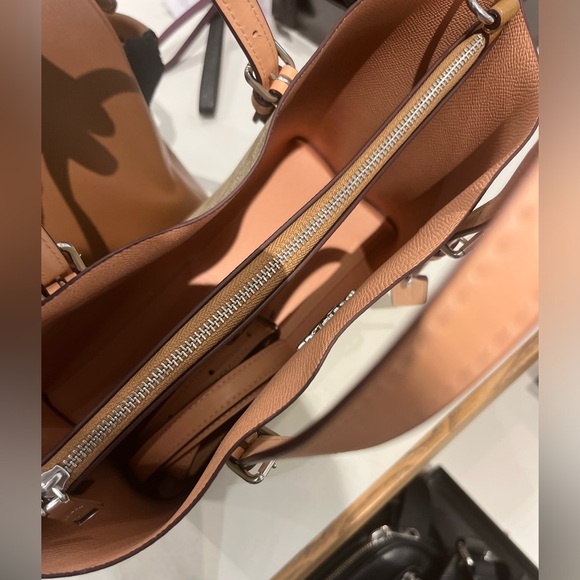 NWT Coach Mollie Tote Bag 25 In Signature Canvas - Picture 6 of 6